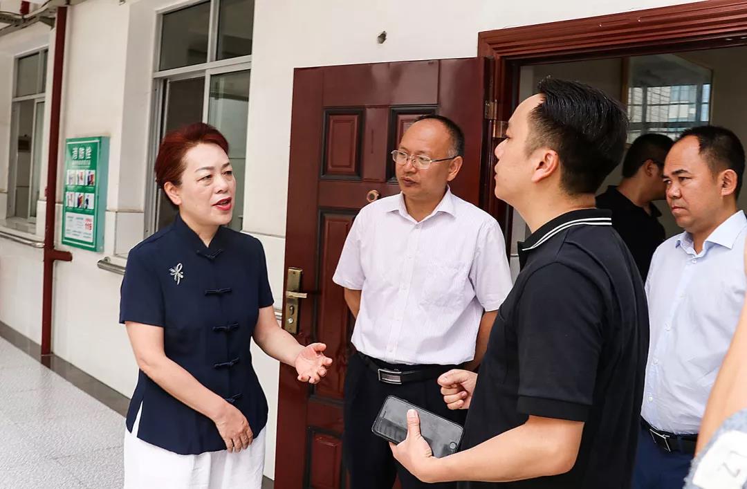 省民政廳黨組書記、廳長唐白玉蒞臨株洲縣海福祥養(yǎng)老護理院考察工作