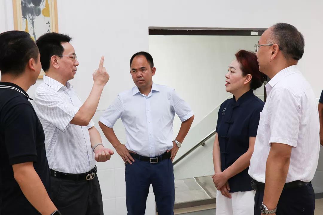 省民政廳黨組書記、廳長唐白玉蒞臨株洲縣海福祥養(yǎng)老護理院考察工作