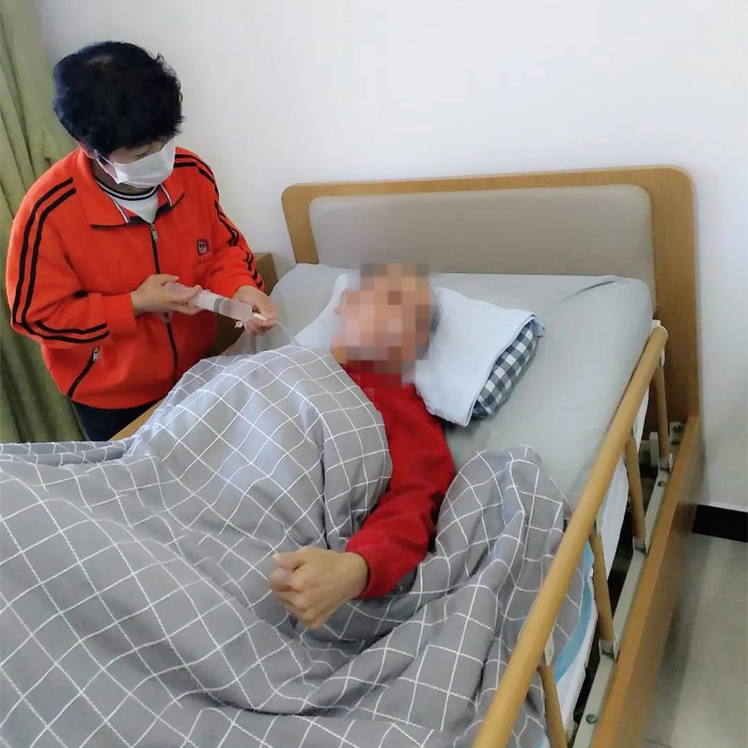 愛，讓他們積極堅(jiān)守，讓長者們樂享歲月靜好