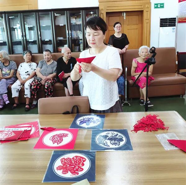  海福祥老年大學(xué)開課啦！銀發(fā)學(xué)子樂滿堂|海福祥養(yǎng)老護(hù)理連鎖