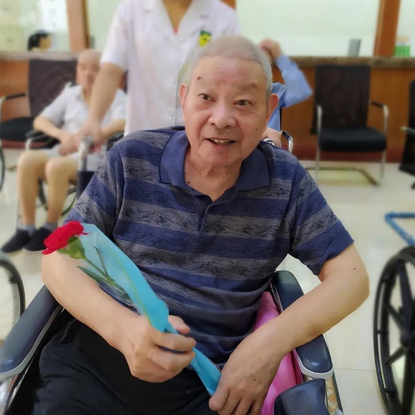 教師節(jié)|年輕教師家長(zhǎng)愛，退休老教師我們寵