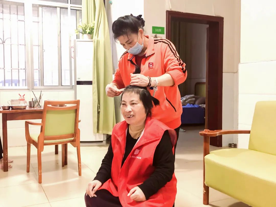 【最美護理員】傾情守護，筑起愛的家園