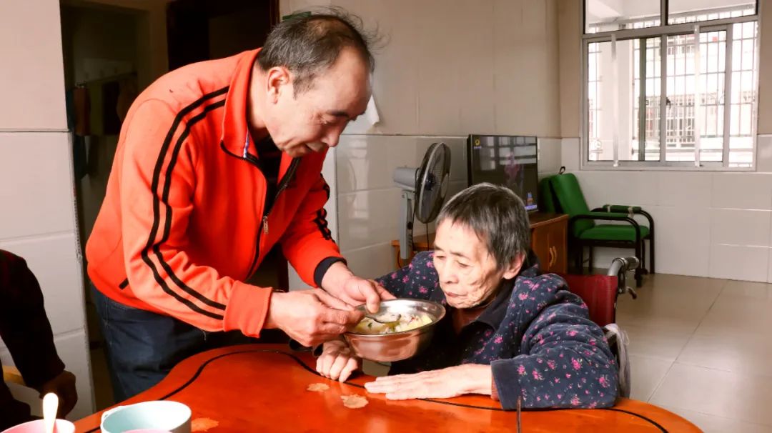 【最美護理員】傾情守護，筑起愛的家園